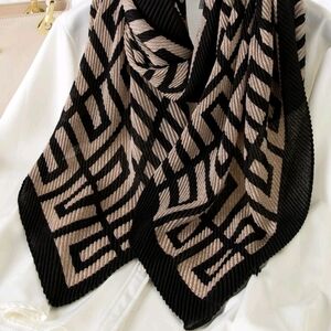 New Large Wrinkly Black and Tan Scarf